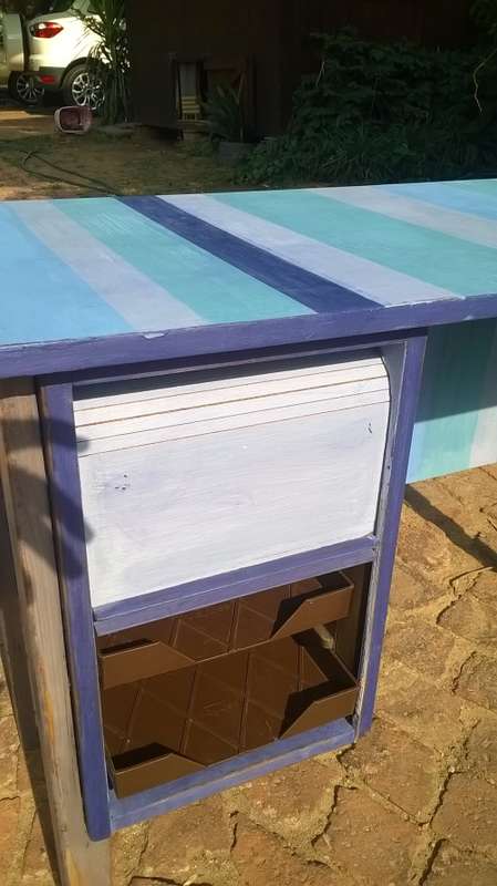 HAPPY HOMEWORK DESK. FUNKY! Shabby chic,slightly stressed.